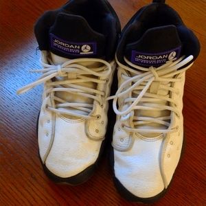 Jordans White 🤍 Size 6 Youth. Good condition